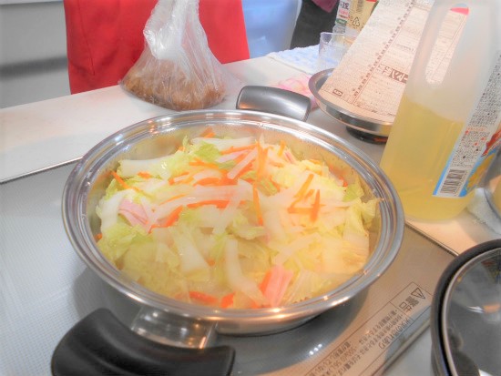 ＩＨクッキングヒーターで鍋料理の写真