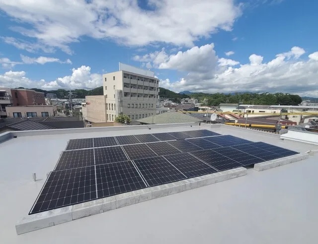 V2H太陽光発電蓄電池設置工事中の写真