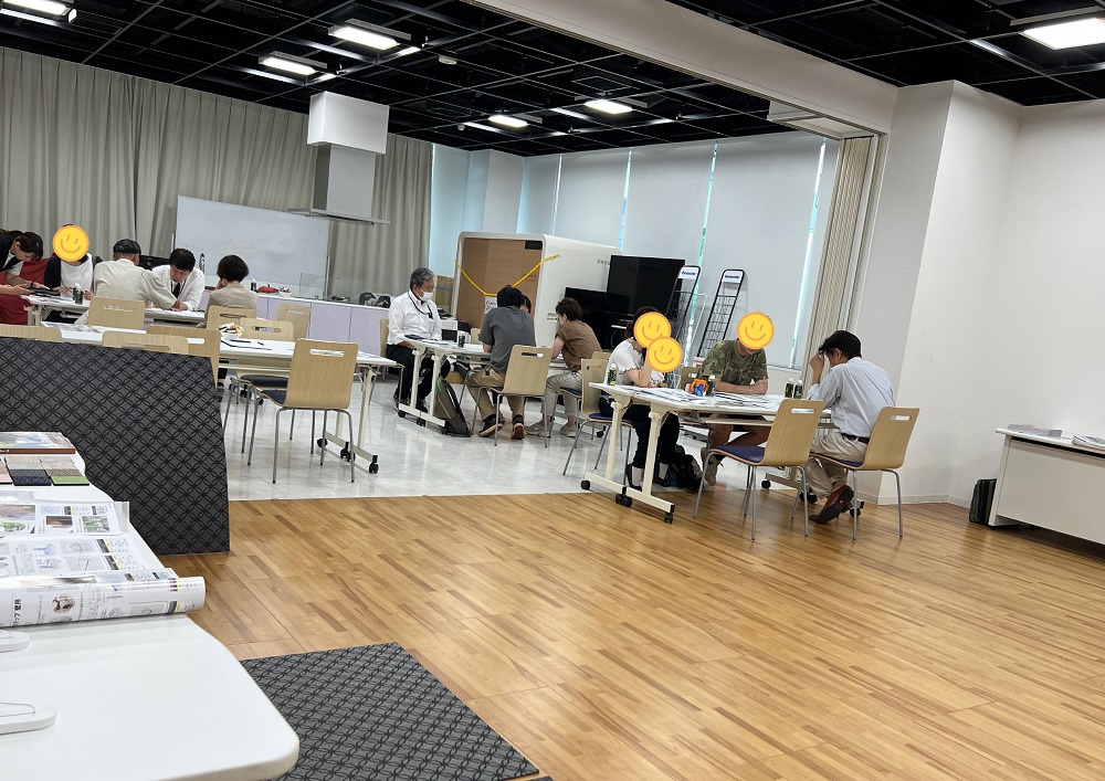 来場者と相談コーナーの様子