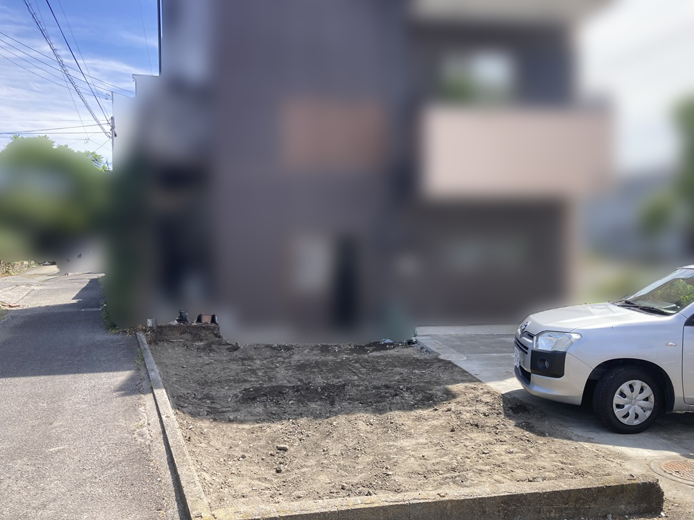 建物解体と整地工事を終え、広くなった駐車スペース