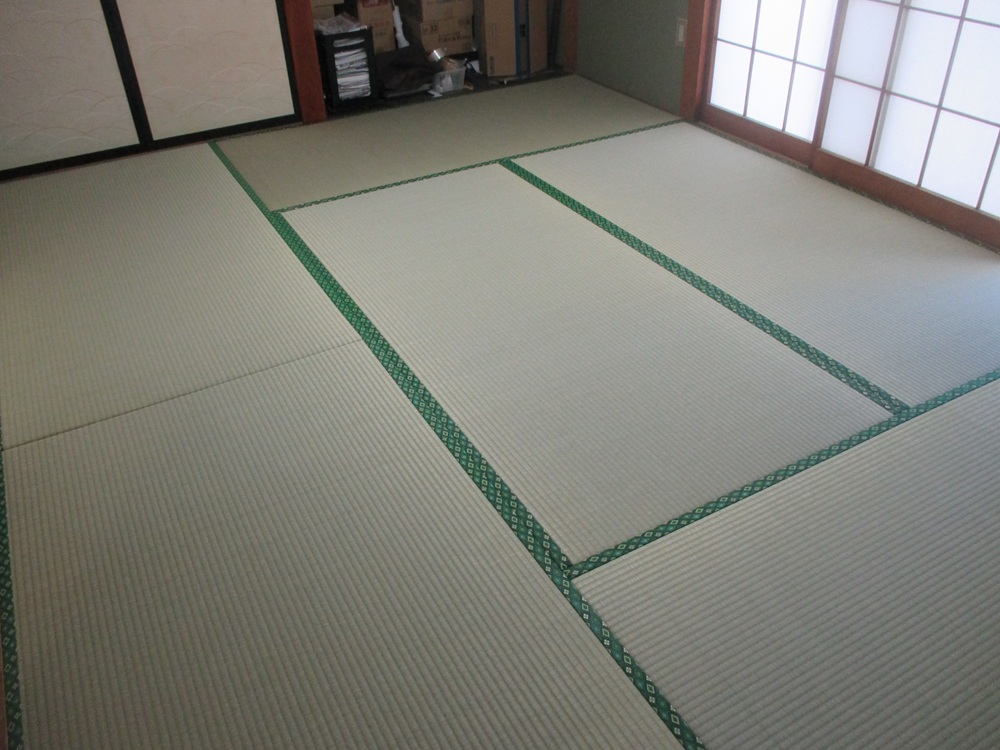 新しいスタイロ畳を設置した和室の様子