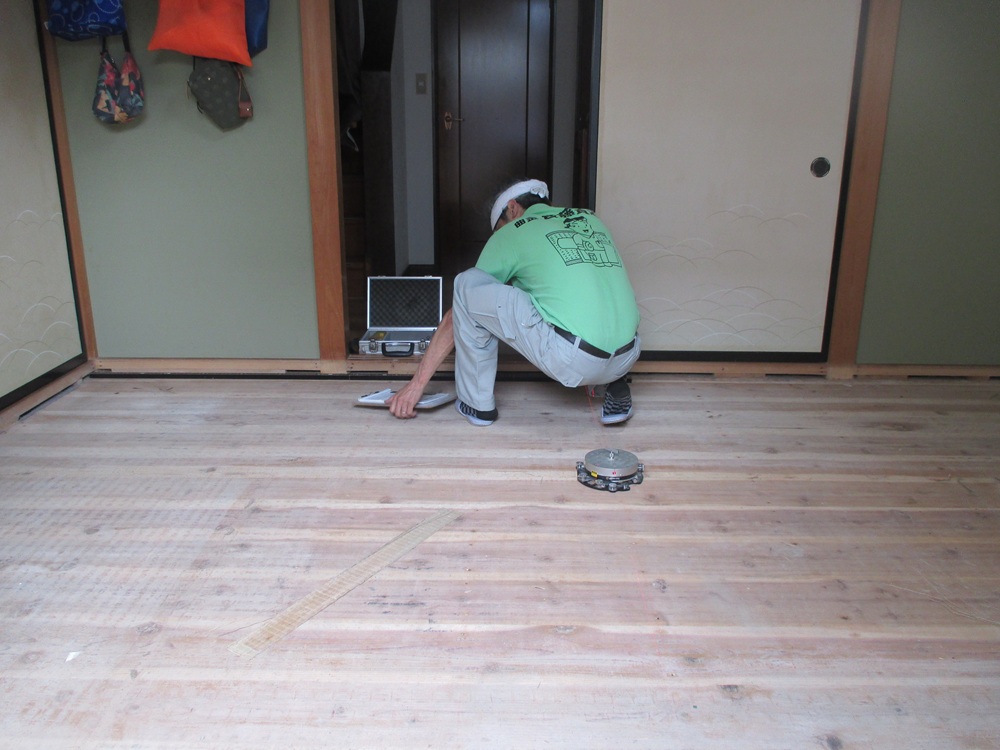 既存の藁畳を取り外した後の様子