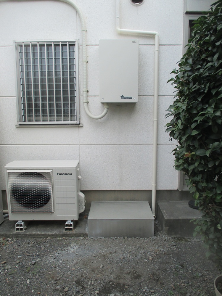 蓄電池用コンクリート基礎の施工中